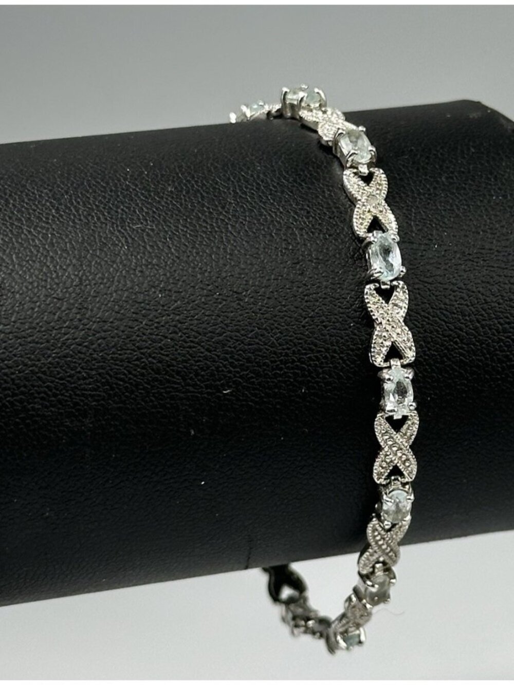 Infinity Link Tennis Bracelet Sterling Silver Blue Oval Stones 8 Grams 7.25”